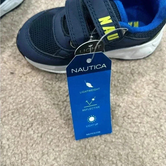 Nautica Velcro blue shoes, lightweight and light up - Picture 4 of 4
